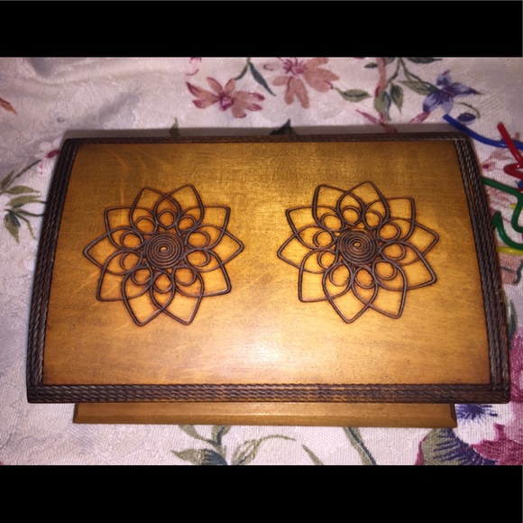 Vintage Footed Burn Carved Jewelry Box - Picture 5 of 8
